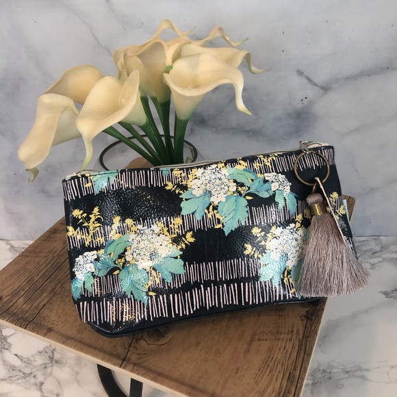 Papaya Handbags - Papaya Zippered Cosmetics Pouch Bag